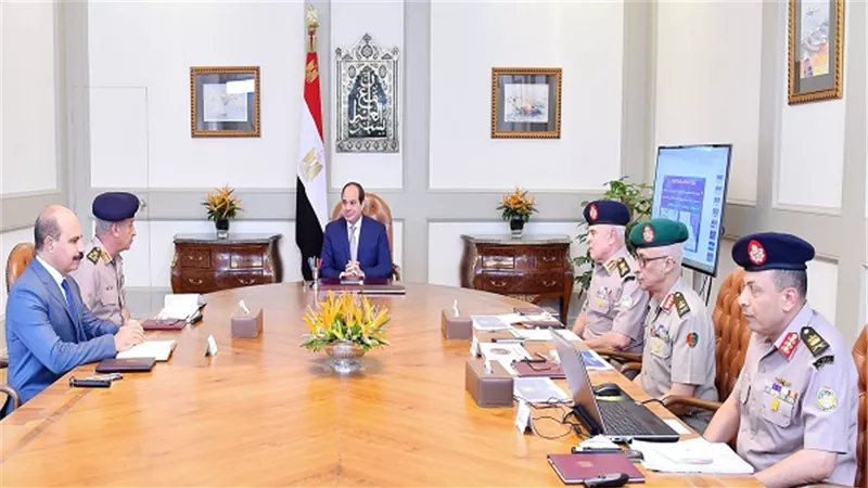  الرئيس السيسي يجتمع مع وزير الدفاع والإنتاج الحربي