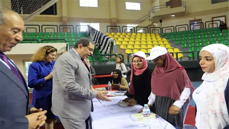 وزير القوي العاملة يفتتح ملتقى توظيف يوفر 3000 فرصة عمل.. بالغردقة