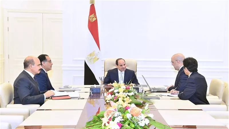 الرئيس السيسي يجتمع مع رئيس مجلس الوزراء ووزير الإسكان