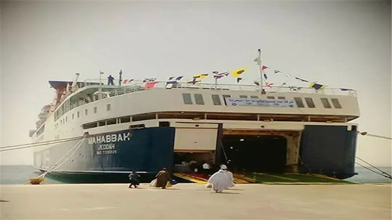 تداول 326 شاحنة بضائع و173 سيارة بموانىء البحر الاحمر