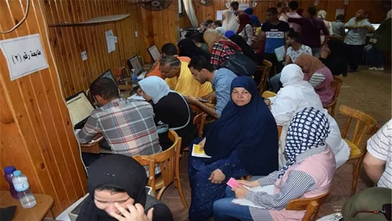 بالصور.. اقبال كثيف بمكتب التنسيق بجامعة المنصورة خلال اول ايام المرحلة الثانية 