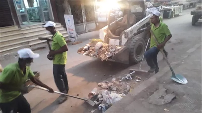 رفع 15 طن قمامة بحى شرق سوهاج
