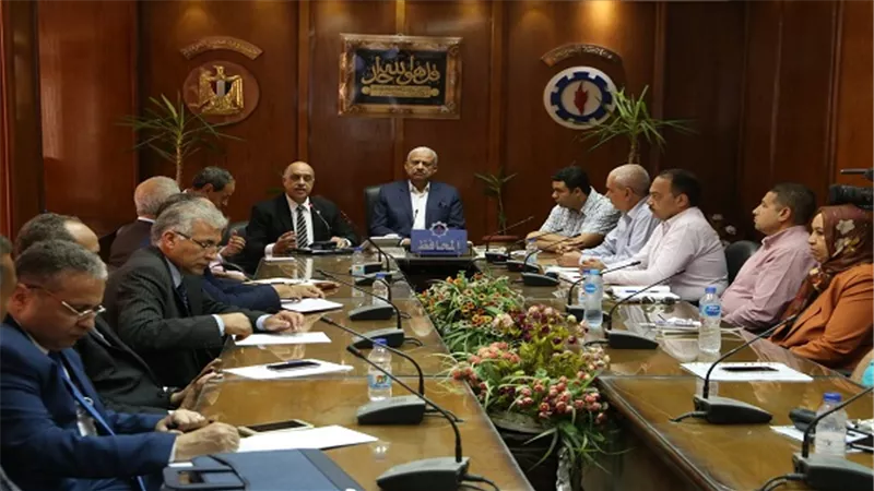 تنفيذاً لتعليمات رئيس الوزراء.. محافظ السويس يستقبل رئيس الهئية العامة لتعاونيات البناء