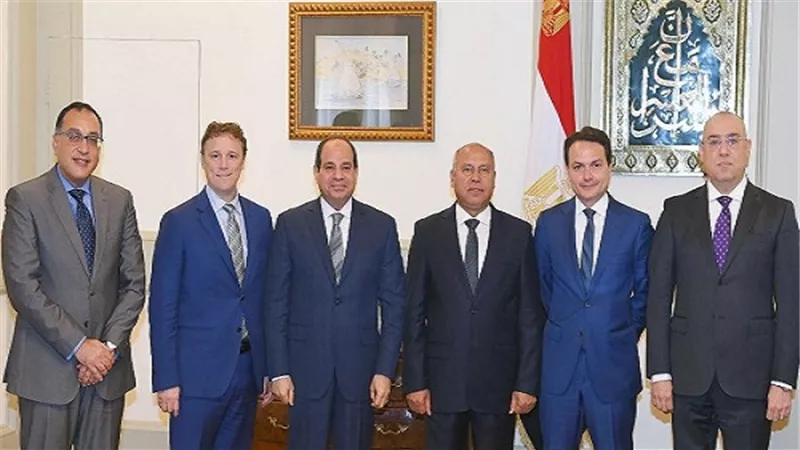 الرئيس السيسي يجتمع مع رئيس الوزراء ووزيري الإسكان والنقل ورئيس شركة 