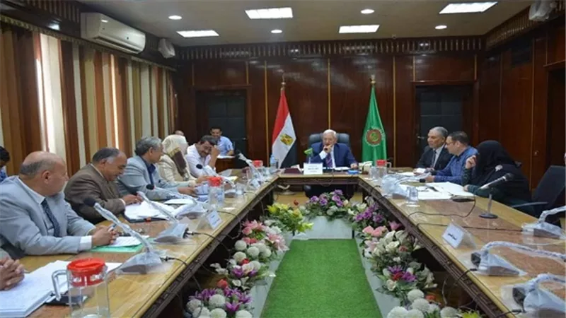 إحالة مدير الشئون القانونية بمركز ومدينة دكرنس لتحقيق 