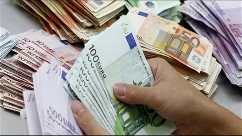 ارتفاع جماعي لأسعار العملات أمام الجنيه بنهاية تعاملات اليوم