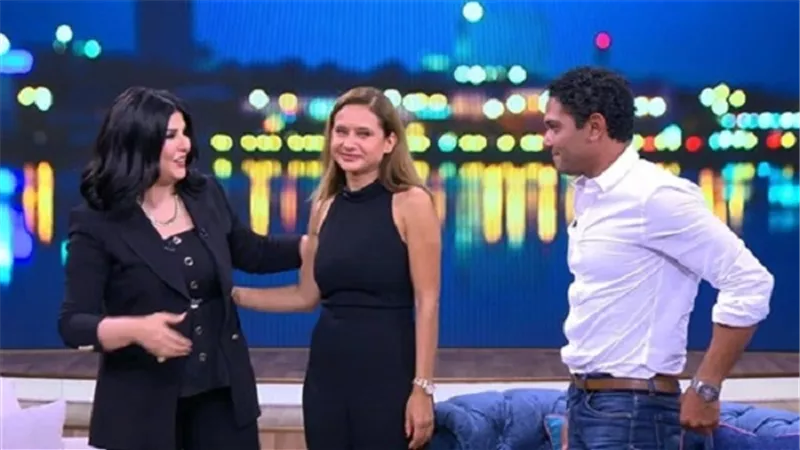 نيللي كريم وآسر ياسين ضيفا منى الشاذلي في 