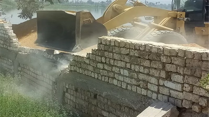 تنفيذ 33 قرار إزالة فى حملة بسوهاج