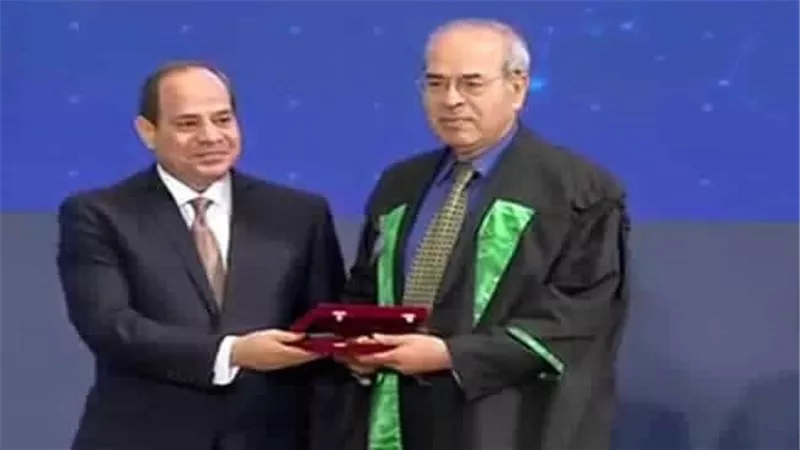 رئيس الجمهورية يكرم اثنين من علماء جامعة المنصورة باحتفالية عيد العلم ٢٠١٩ 