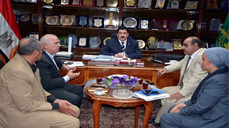 محافظ القليوبية يوجه بسرعة افتتاح المرحلة الأولى من ممشى مدينة بنها خلال احتفالات المحافظة بعيدها القومي