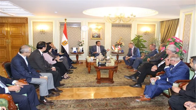 وزير التعليم العالى يستقبل وفد جامعة وندسور الكندية لبحث إنشاء فرع للجامعة فى مصر