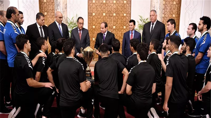 بسام راضي : الرئيس السيسي يستقبل لاعبي وأعضاء الجهاز الفني للمنتخب الوطني لكرة اليد للناشئين