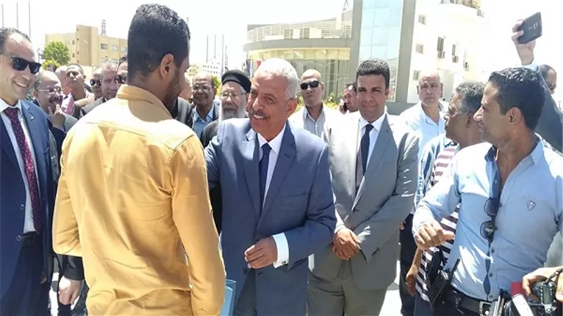 تسليم 50 تاكسى أجرة لأبناء السويس فى إحتفالية أكاديمية النصر للبترول