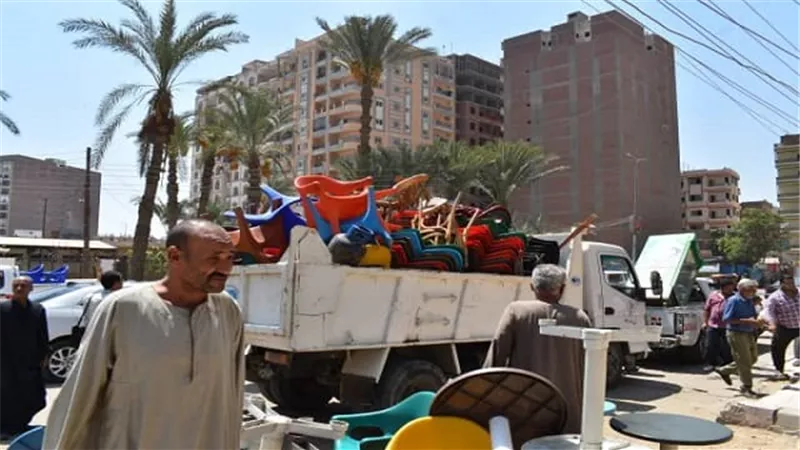 بالصور.. حملات يومية مكبرة لإزالة الإشغالات بالأرصفة والشوارع والميادين بالفيوم