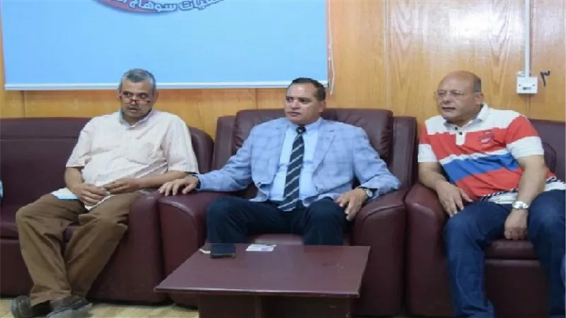 رئيس جامعة سوهاج يبحث مع مدير المستشفى الجامعى تحسين الخدمات المقدمة