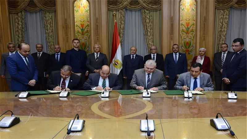 العصار يشهد توقيع مذكرة تفاهم مع شركة امكودور البيلاروسية