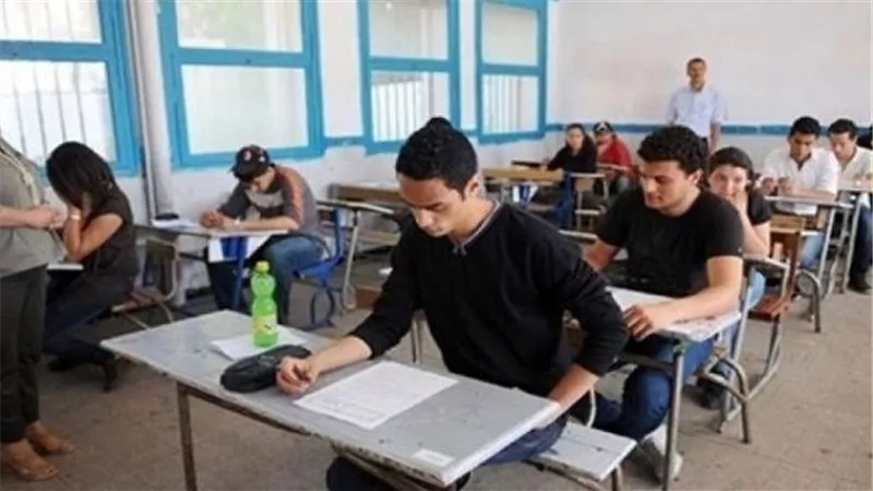 طلاب الثانوية العامة الدور الثاني يؤدون امتحان الديناميكا والاقتصاد