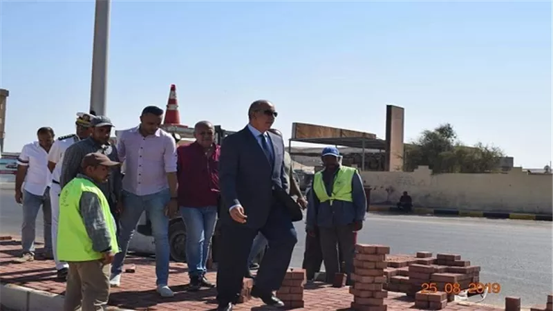 محافظ البحر الأحمر يتفقد أعمال رفع الكفاءة والتطوير بطريق الحجاز بالغردقة