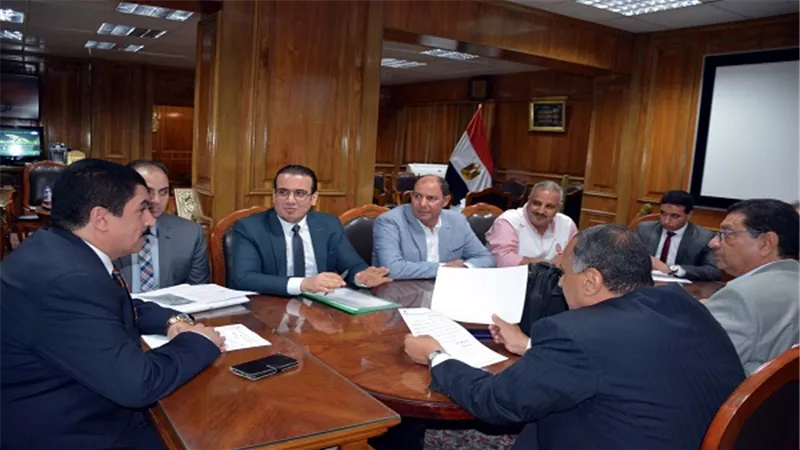 محافظ القليوبية يناقش مع إحدي الجمعيات الخيرية دعم مستعمرة الجزام بالخانكة 