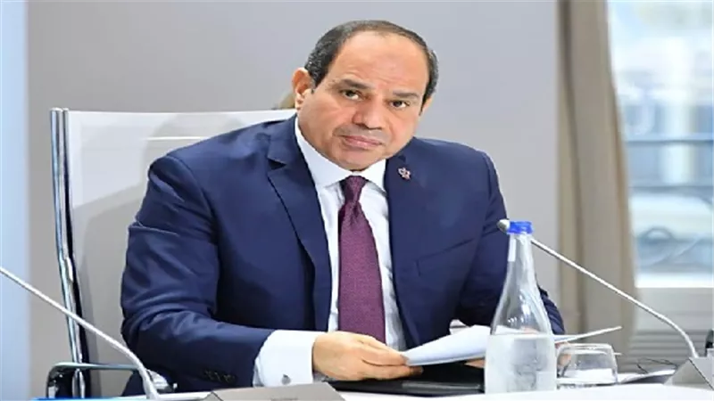 الرئيس السيسي يلتقي بنظيره الفرنسي على هامش فعاليات قمة مجموعة الدول السبع