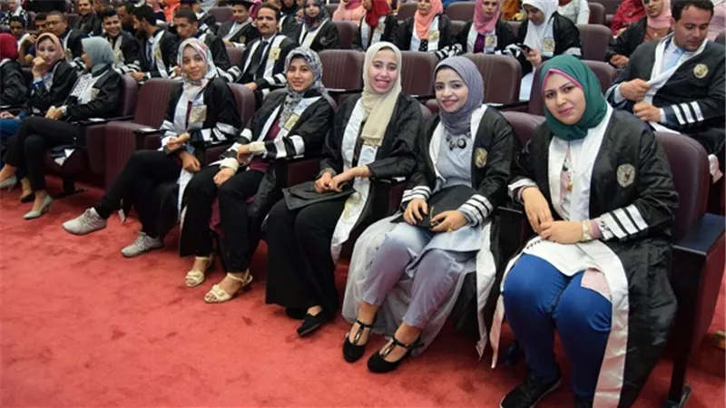حقوق سوهاج تحتفل بتخريج دفعتها الاولي