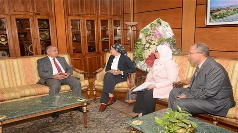 رئيس جامعة أسيوط يتفق مع وزارة الاتصالات على تنظيم دورات تدريبية لشباب الكليات الطبية 