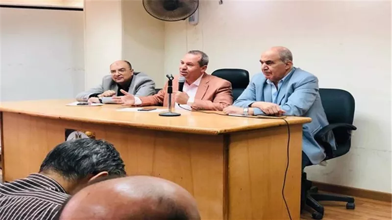 بالصور.. وكيل وزارة الصحة يجتمع مع مديرى المستشفيات والإدارات الفنية بالدقهلية 