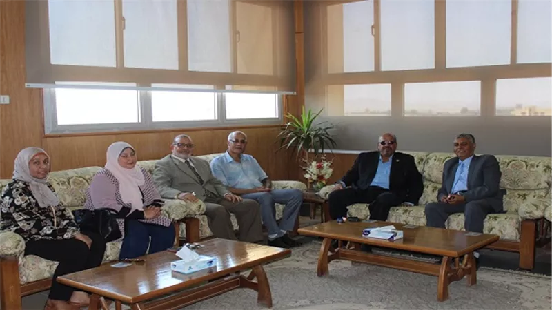 نقابة العلميين بقنا تهنئ الدكتور يوسف غرباوي لتوليه منصب رئيس جامعة جنوب الوادي