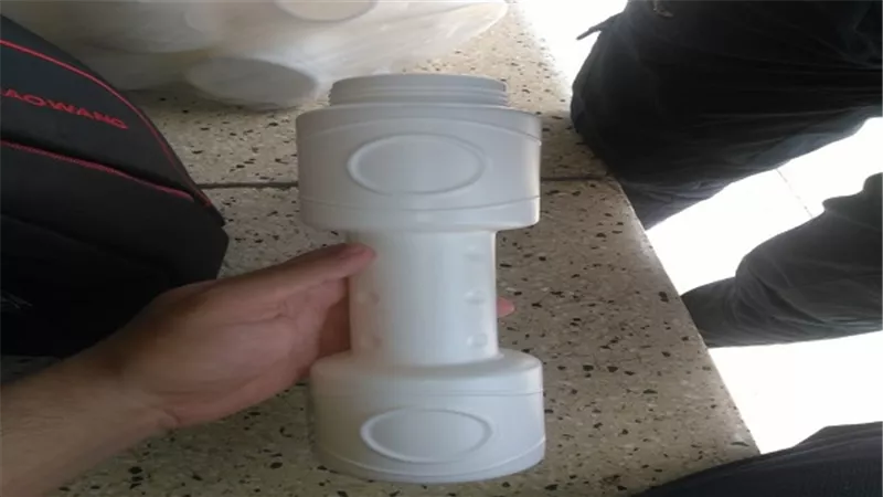 طلاب هندسة حلوان يصممون قالب بلاستيك لانتاج زجاجة مياه على شكل باندل