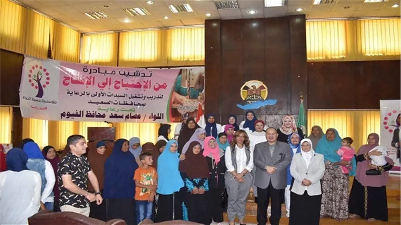 محافظ الفيوم يسلم مشروعات صغيرة للسيدات ضمن مبادرة من الإحتياج الي الإنتاج