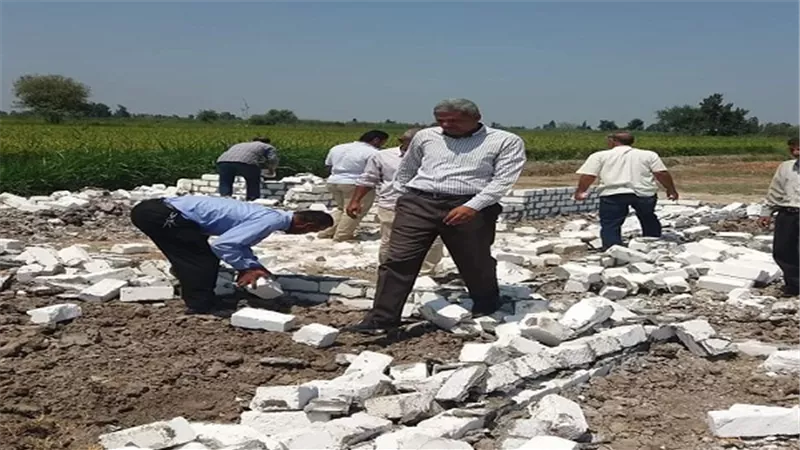 تنفيذ إزالة في المهد لتعدي بالبناء علي أرض زراعية بعزبة الخوالقة بالبحيرة