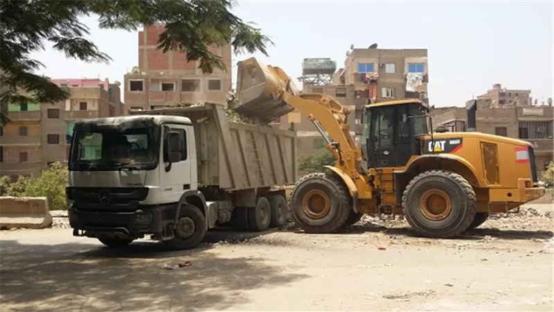 رفع 2 طن مخلفات وقمامة من شارع غرب السكة الحديد