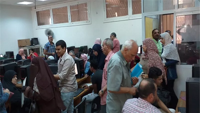 إستقبال ٥٠٠  طالب فى اليوم الأول من تنسيق الناجحين في الدور الثاني بالثانوية العامة بمعامل جامعة عين شمس 
