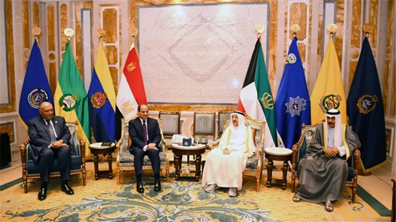 الرئيس السيسي يعقد جلسة مباحثات موسعة مع أمير الكويت