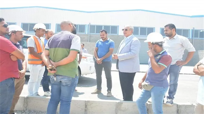 محافظ البحر الاحمر يتفقد الأعمال الإنشائية بالمدينة الصناعية بالغردقة