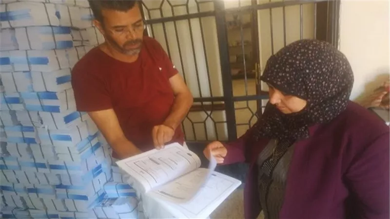 مدير تعليم السويس تتابع عملية استيفاء الكتب الدراسية بالمخازن قبل توزيعها