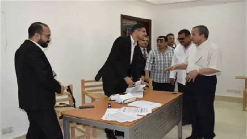 جامعة السويس تستخرج بطاقات الدفع الإلكترونى للطلاب الجدد بالمجان