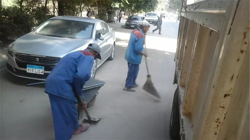 حملة نظافة ورفع مخلفات القمامة من شارع الخمسين بزهراء المعادى