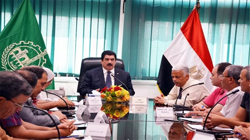 محافظ القليوبية يناقش قرار الجهاز المركزي للتنظيم والإدارة باستحداث تقسيم تنظيمي للإدارة الاستراتيجية بالمحافظة