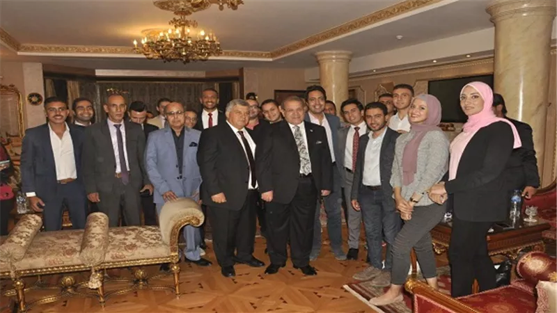 حسن راتب يستضيف نجوم المجتمع من الشباب بصالون المحور الثقافى                    