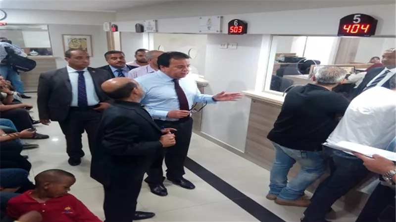 وزير التعليم العالى يتفقد مبنى إدارة الطلاب الوافدين