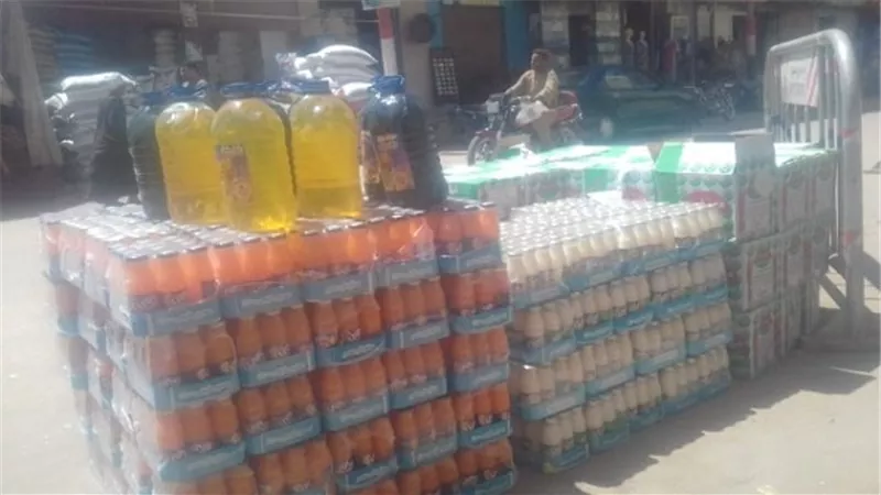 ضبط سيارتين محملتين بـ 20 ألف علبة سجائر مهربة ومواد غذائية منتهية الصلاحية بأسيوط