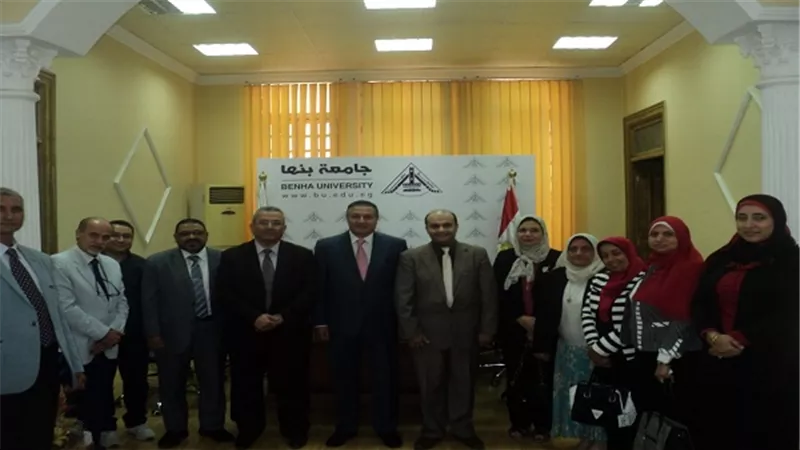 السعيد يستقبل أعضاء لجنة اختيار المتقدمين لوظائف كلية العلاج الطبيعى