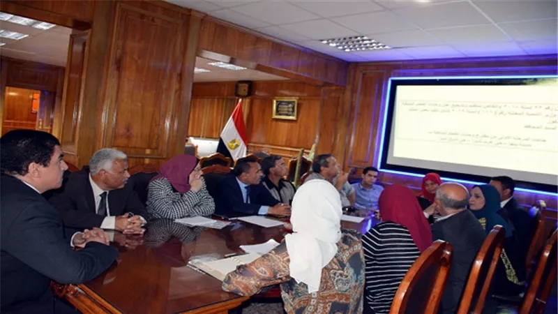 محافظ القليوبية يناقش إنشاء عربات الطعام المتنقلة بعدد من مدن المحافظة