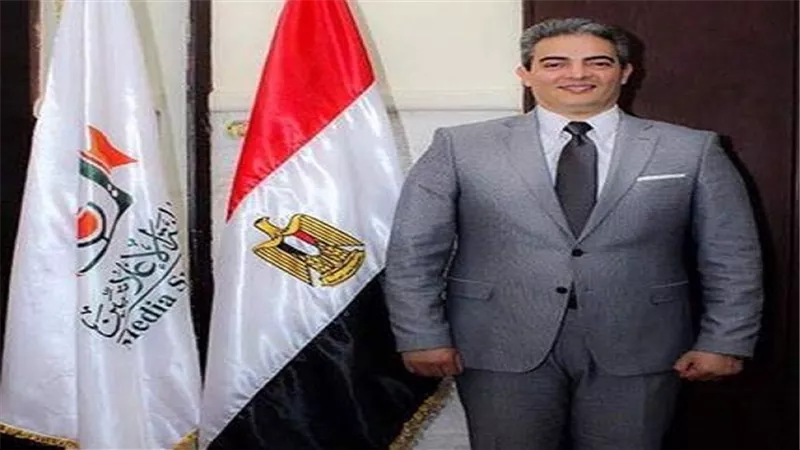 طارق سعدة نقيب اﻻعلاميين فى حوار خاص مع محمد الباز فى 90 دقيقة.. الليلة 