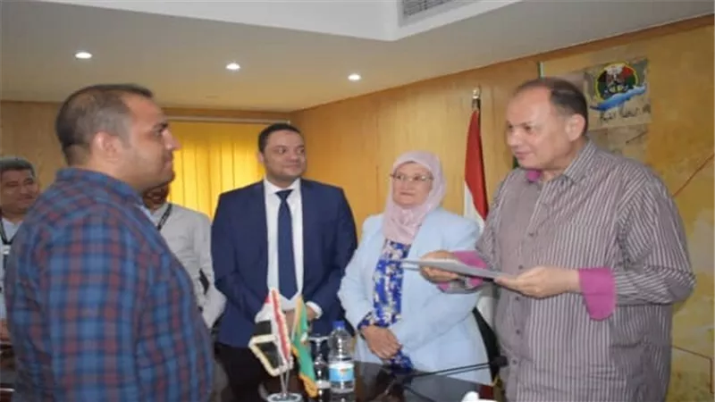 محافظ الفيوم يشهد حفل تسليم عدد من المشروعات للأسر الأولى بالرعاية