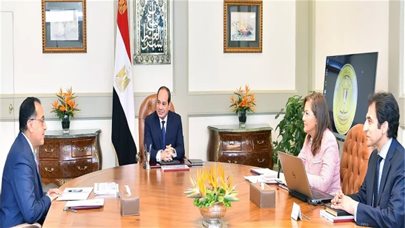 الرئيس السيسي يجتمع مع رئيس الوزراء ووزيرة التخطيط والإصلاح الإداري