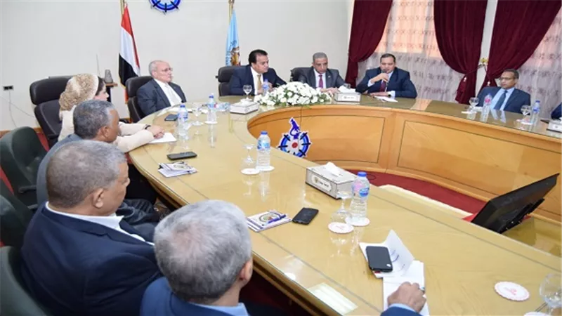 وزير التعليم العالي يناقش مع عمداء جامعة سوهاج خطة استقبال العام الدراسي الجديد