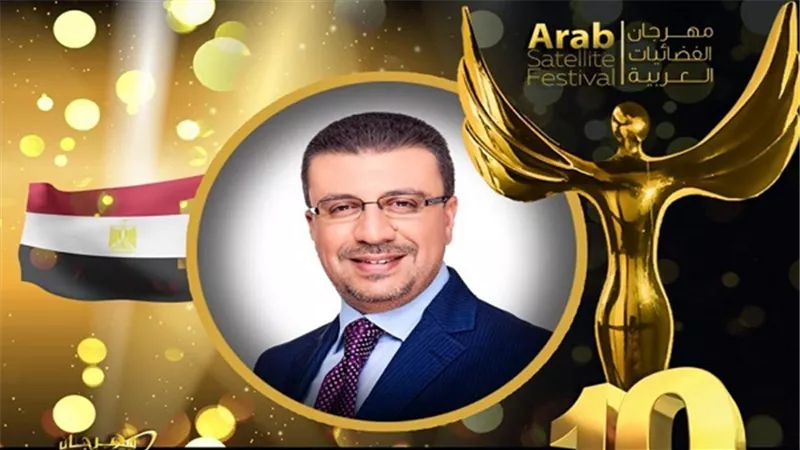 تكريم عمرو الليثي كأفضل مقدم برامج وبرنامج واحد من الناس افضل برنامج بمهرجان الفضائيات العربية 