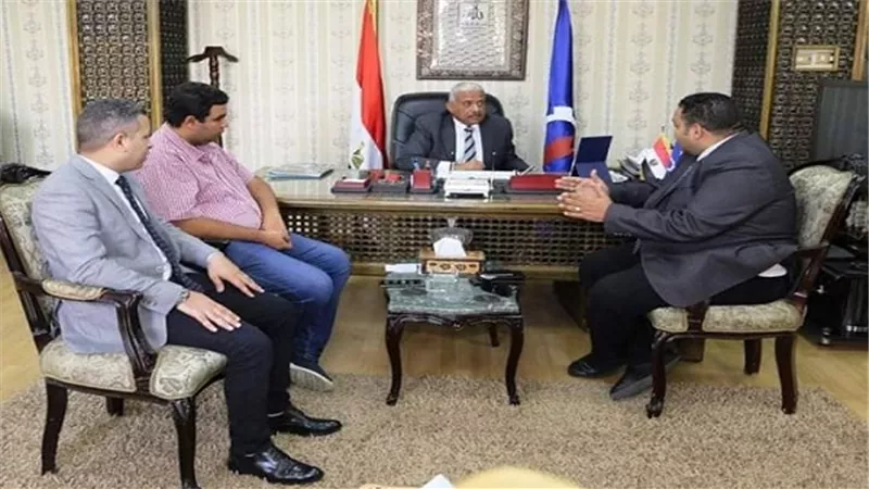 محافظ السويس يستقبل وفد مبادرة نور الحياة